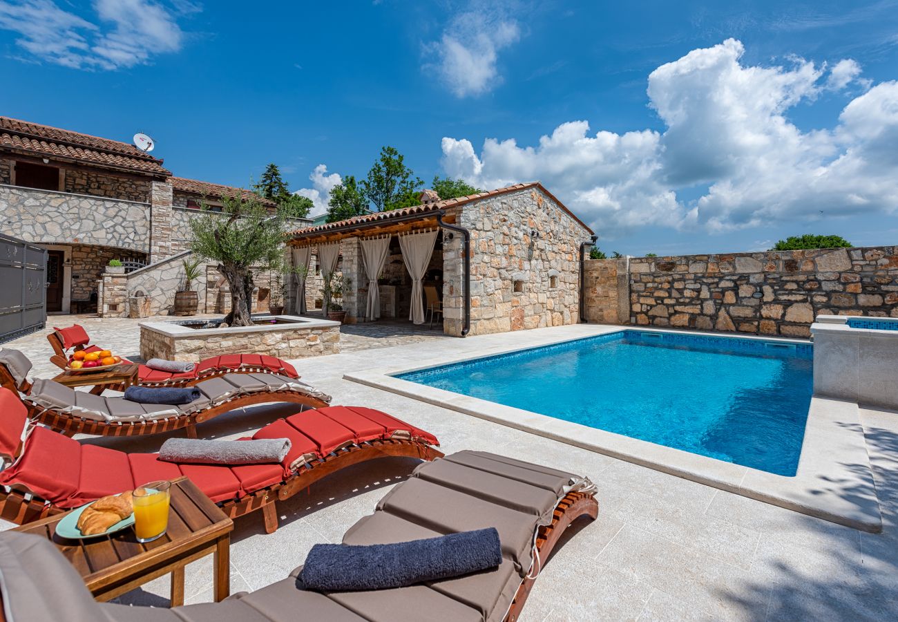 Villa in Marcana - Villa Casa di Roccia for 8 people in Central Istria - pet friendly with heated pool & jacuzzi