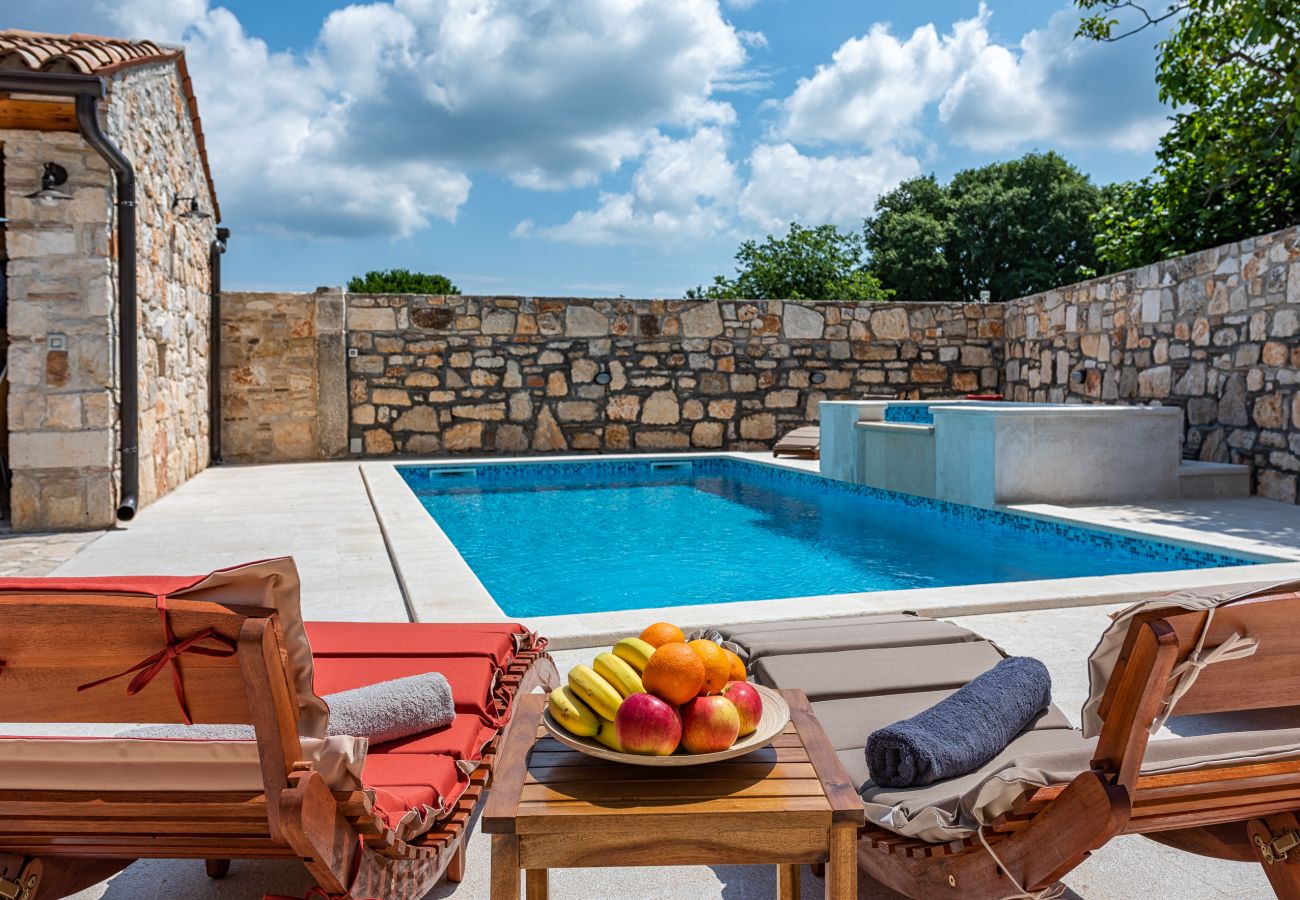 Villa in Marcana - Villa Casa di Roccia for 8 people in Central Istria - pet friendly with heated pool & jacuzzi