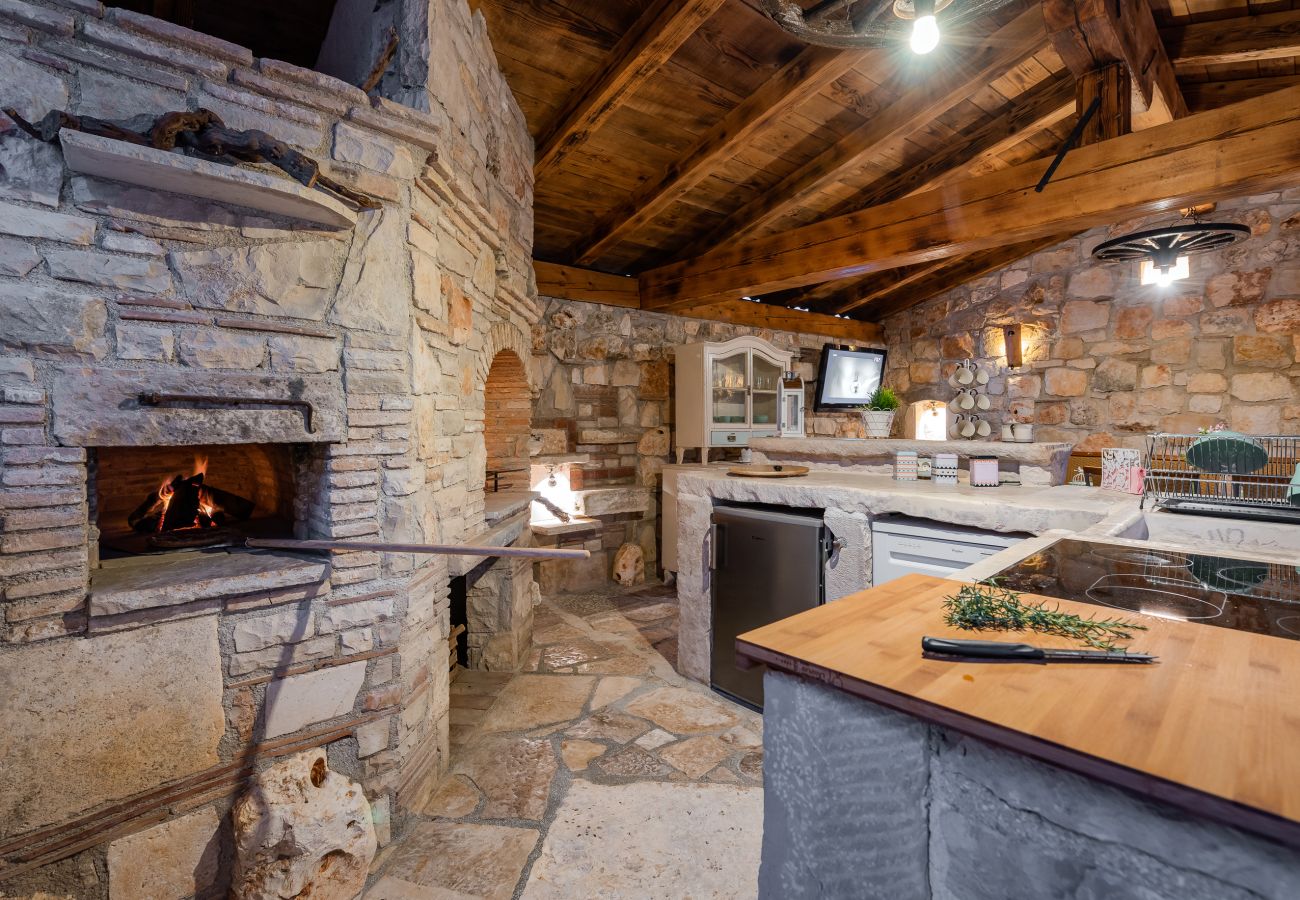 Villa in Marcana - Villa Casa di Roccia for 8 people in Central Istria - pet friendly with heated pool & jacuzzi