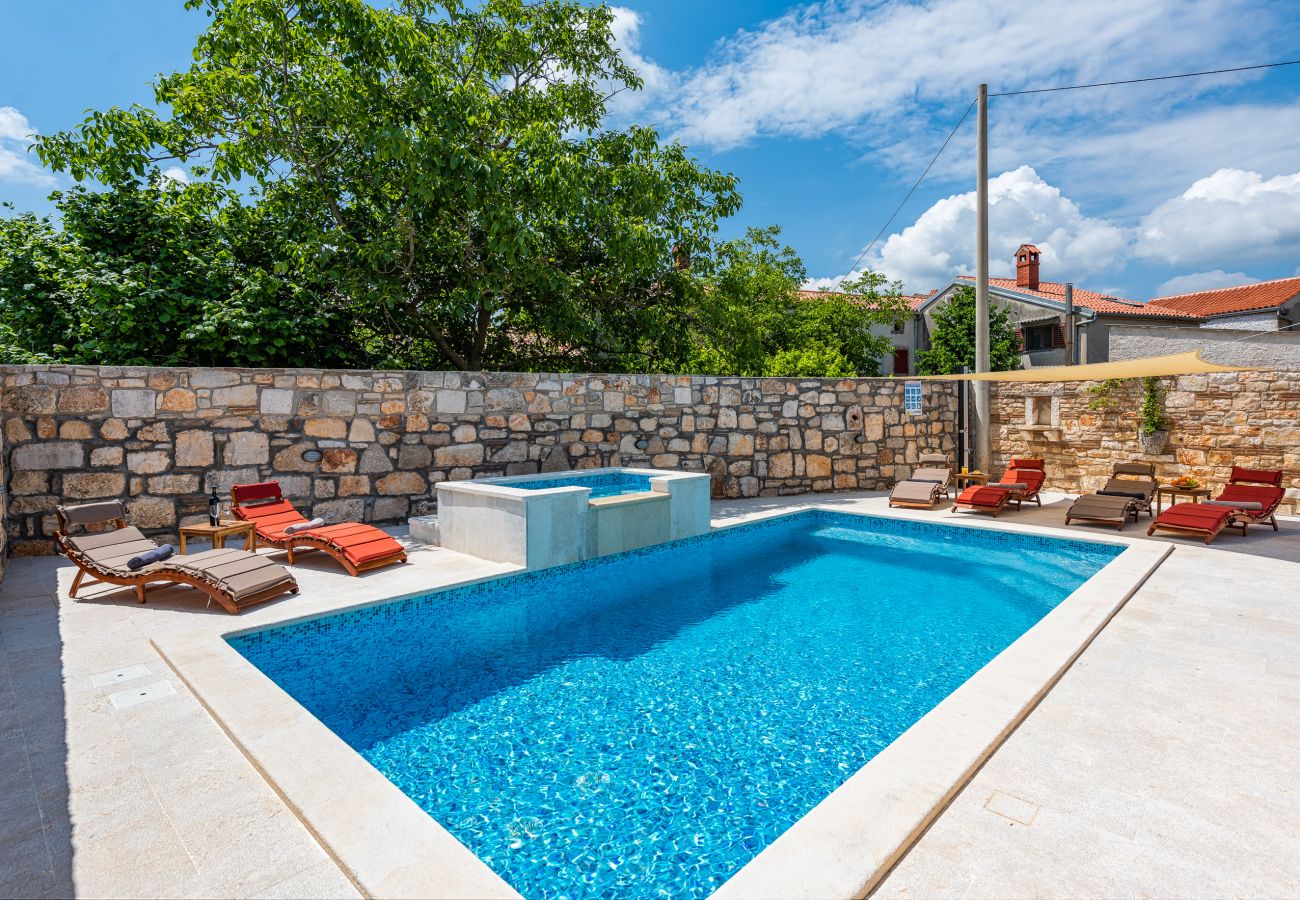 Villa in Marcana - Villa Casa di Roccia for 8 people in Central Istria - pet friendly with heated pool & jacuzzi