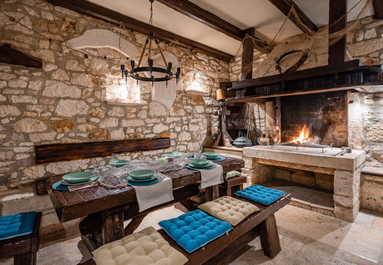 Villa in Marcana - Villa Casa di Roccia for 8 people in Central Istria - pet friendly with heated pool & jacuzzi