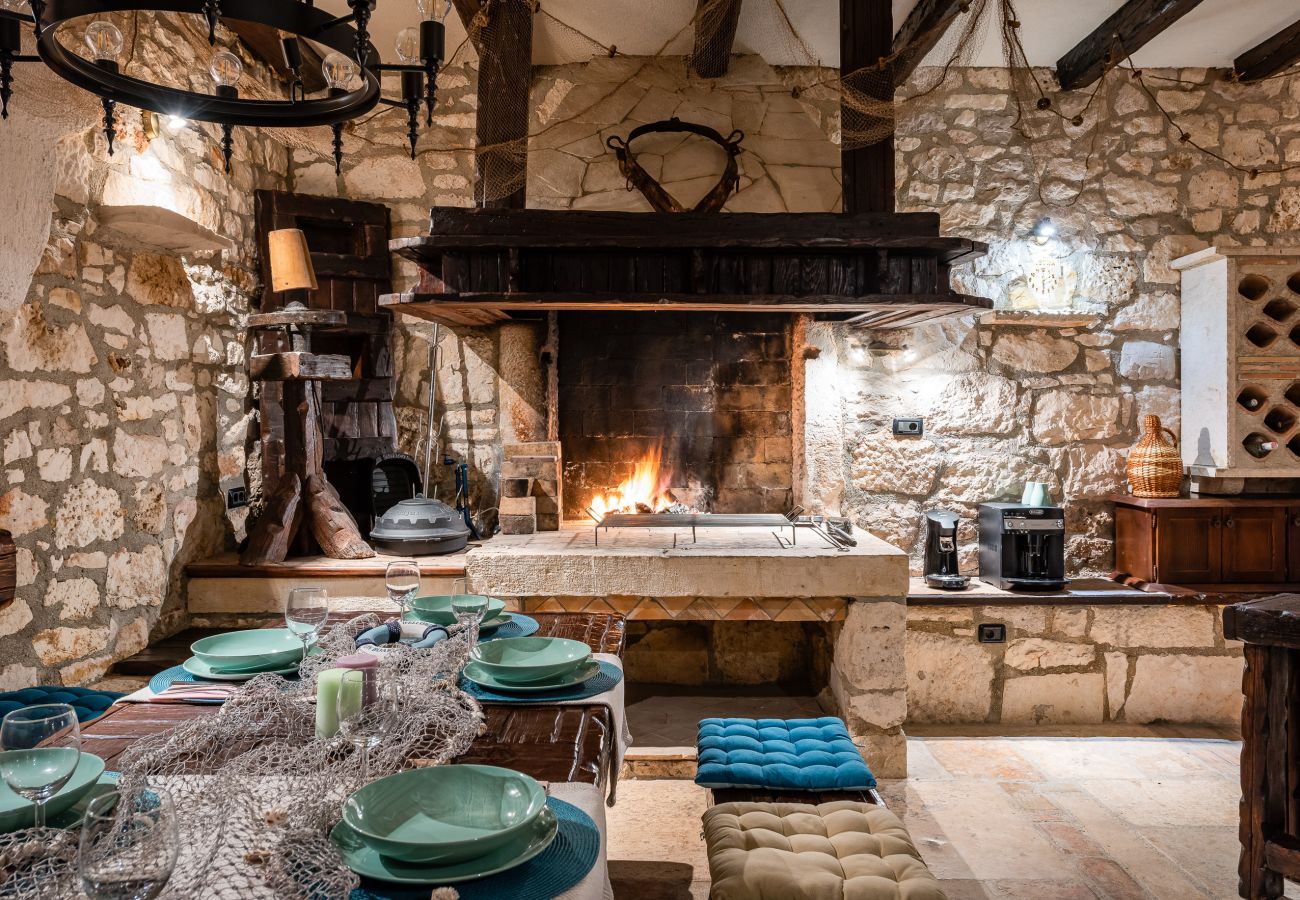 Villa in Marcana - Villa Casa di Roccia for 8 people in Central Istria - pet friendly with heated pool & jacuzzi