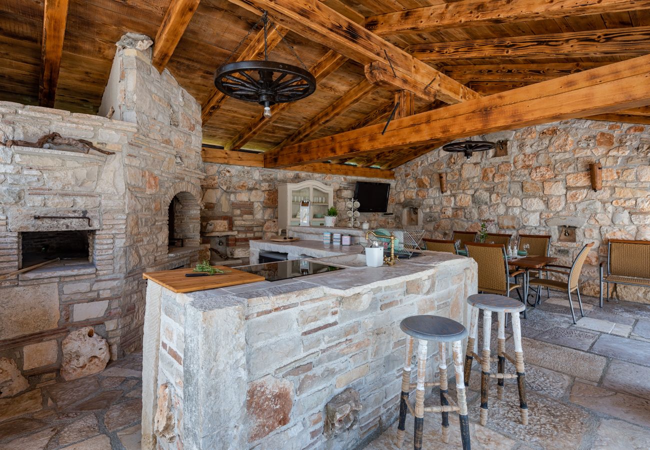 Villa in Marcana - Villa Casa di Roccia for 8 people in Central Istria - pet friendly with heated pool & jacuzzi