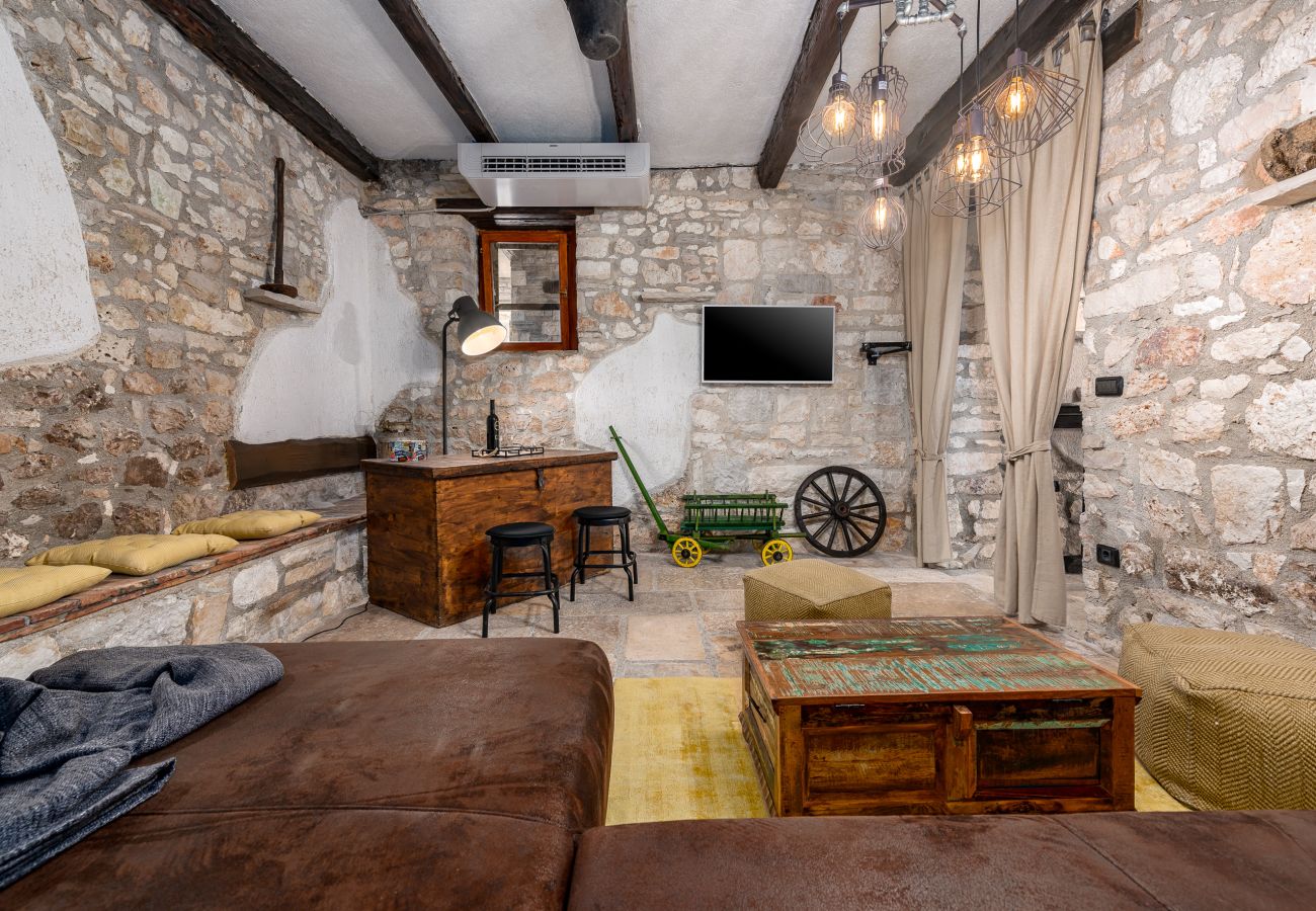 Villa in Marcana - Villa Casa di Roccia for 8 people in Central Istria - pet friendly with heated pool & jacuzzi
