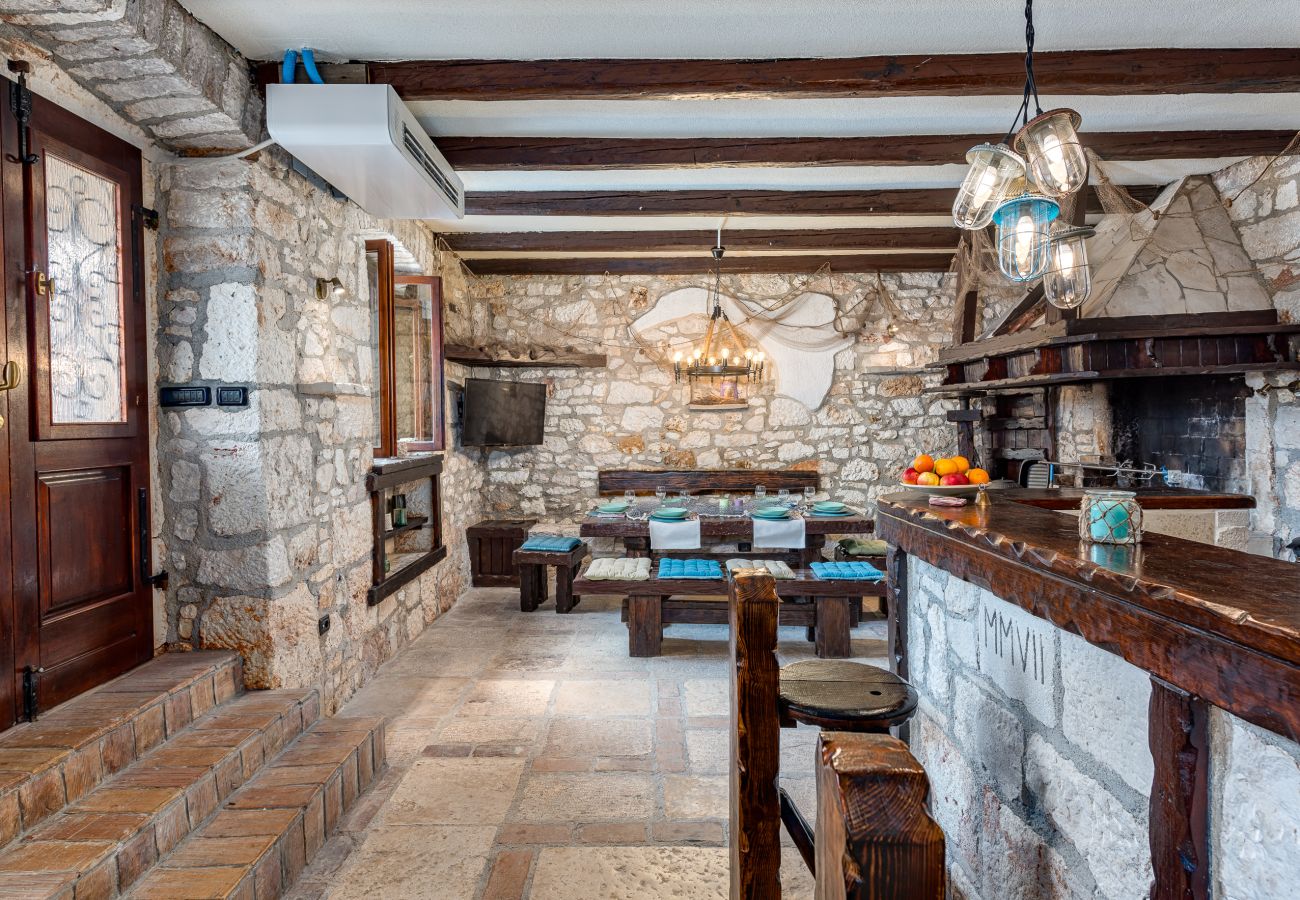 Villa in Marcana - Villa Casa di Roccia for 8 people in Central Istria - pet friendly with heated pool & jacuzzi