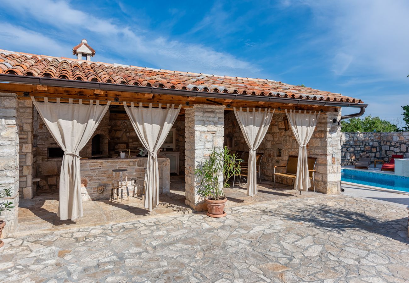 Villa in Marcana - Villa Casa di Roccia for 8 people in Central Istria - pet friendly with heated pool & jacuzzi