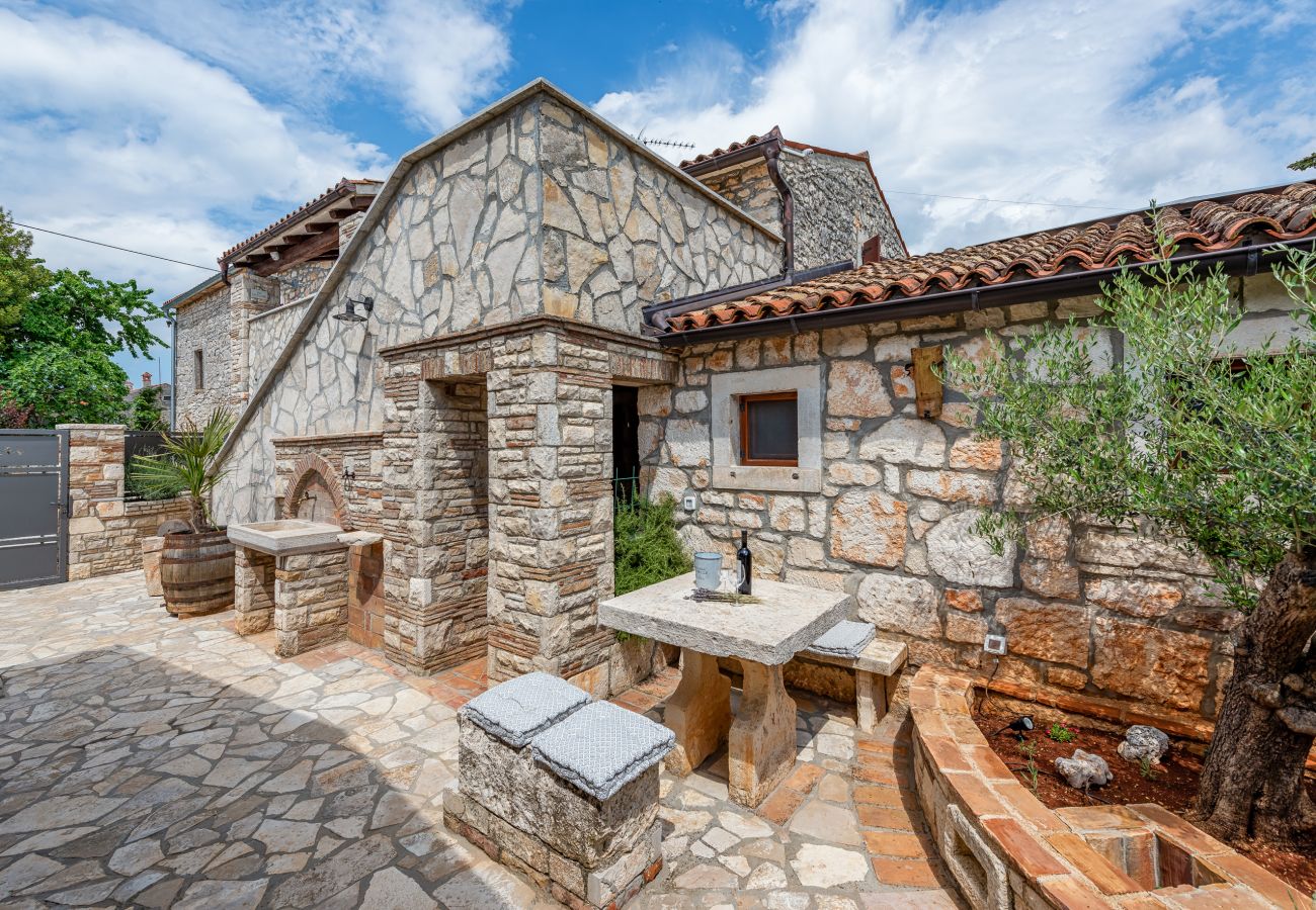 Villa in Marcana - Villa Casa di Roccia for 8 people in Central Istria - pet friendly with heated pool & jacuzzi