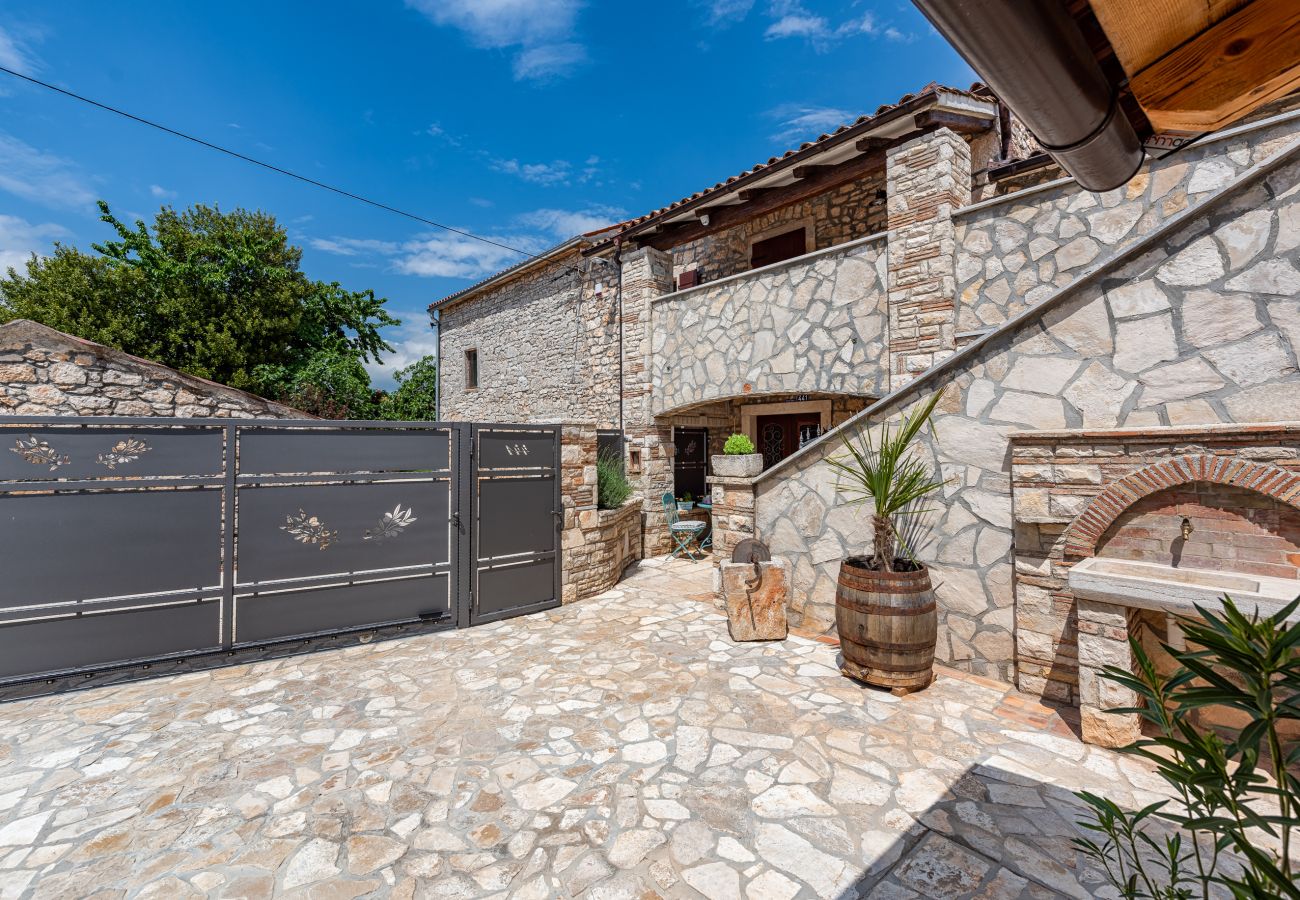Villa in Marcana - Villa Casa di Roccia for 8 people in Central Istria - pet friendly with heated pool & jacuzzi