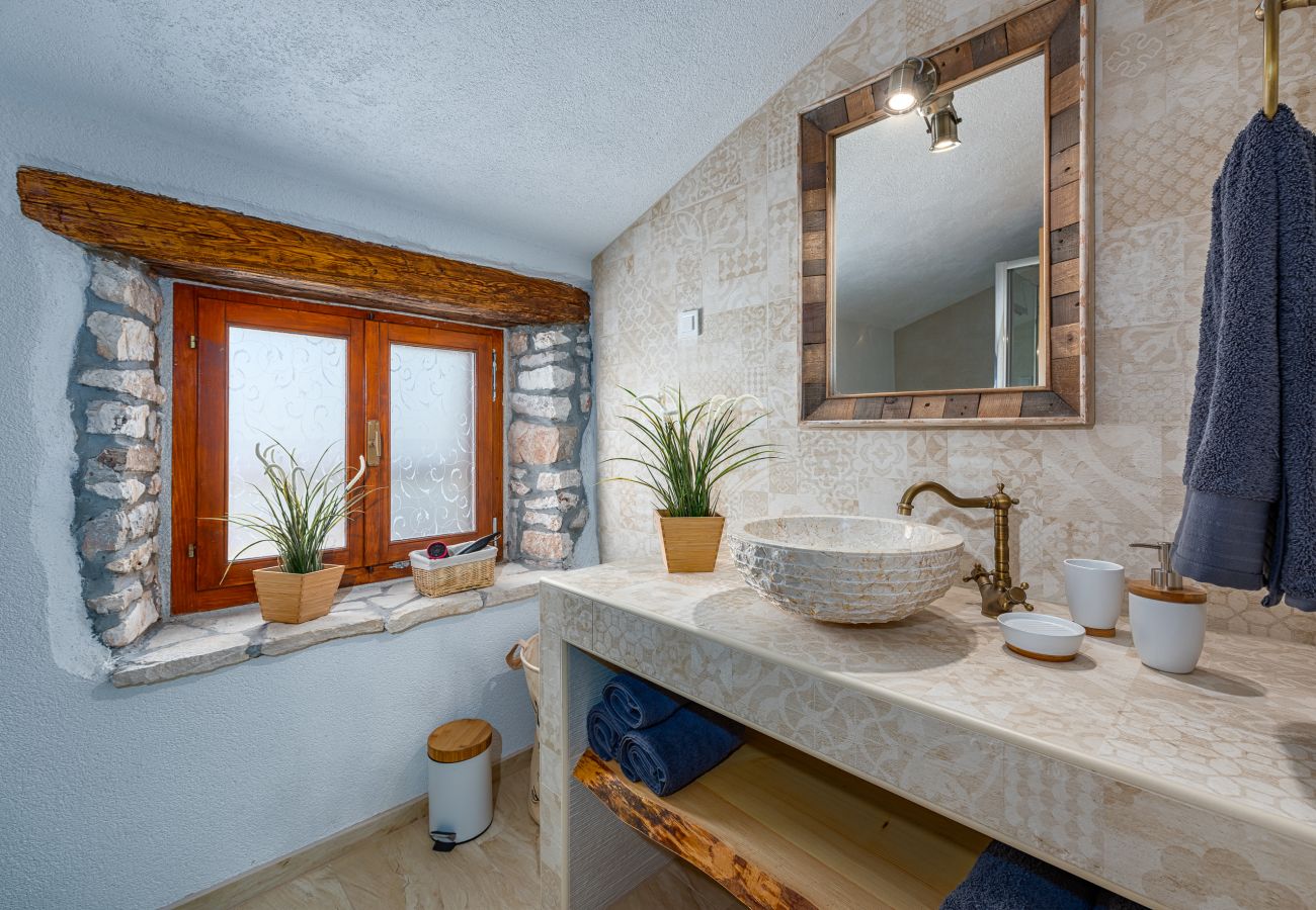 Villa in Marcana - Villa Casa di Roccia for 8 people in Central Istria - pet friendly with heated pool & jacuzzi
