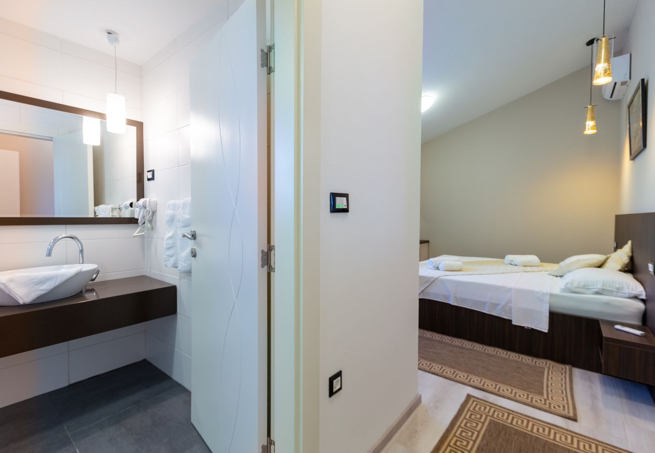 Villa in Šišan - Villa Alba Bianca near Pula for 6 people with children playground and wellness