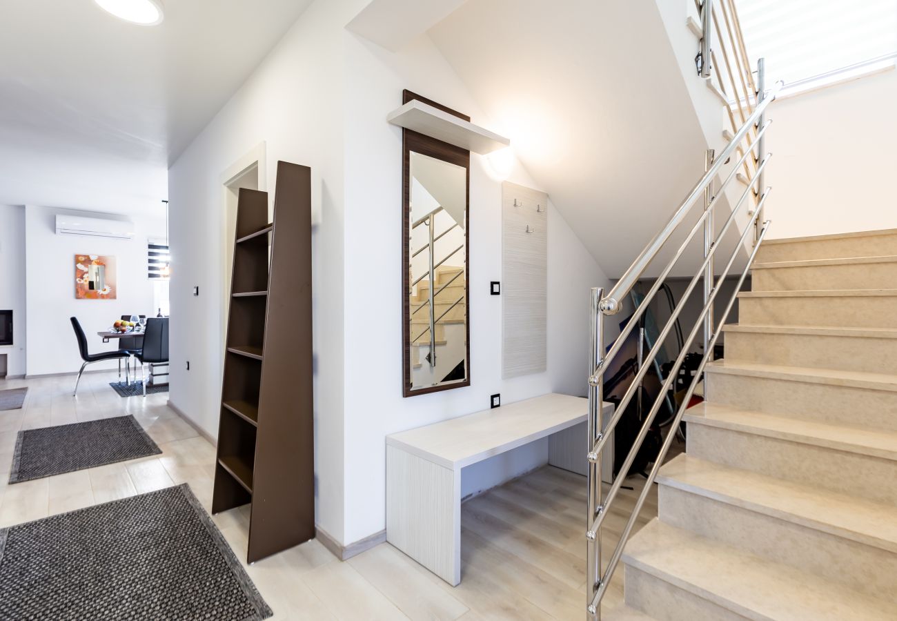 Villa in Šišan - Villa Alba Bianca near Pula for 6 people with children playground and wellness