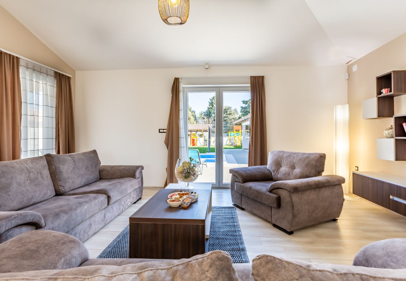 Villa in Šišan - Villa Alba Rossa near Pula for 6 people with private 50 m2 pool only 1 km from the beach