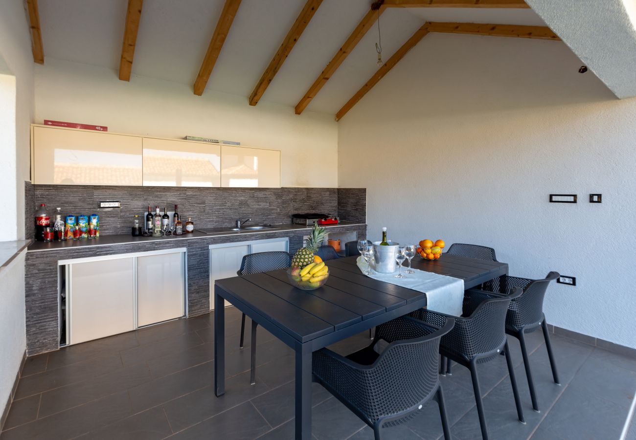 Villa in Šišan - Villa Alba Rossa near Pula for 6 people with private 50 m2 pool only 1 km from the beach