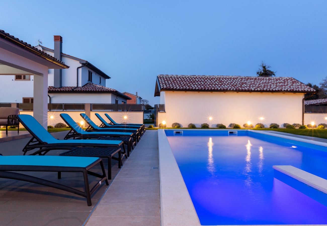 Villa in Šišan - Villa Alba Rossa near Pula for 6 people with private 50 m2 pool only 1 km from the beach