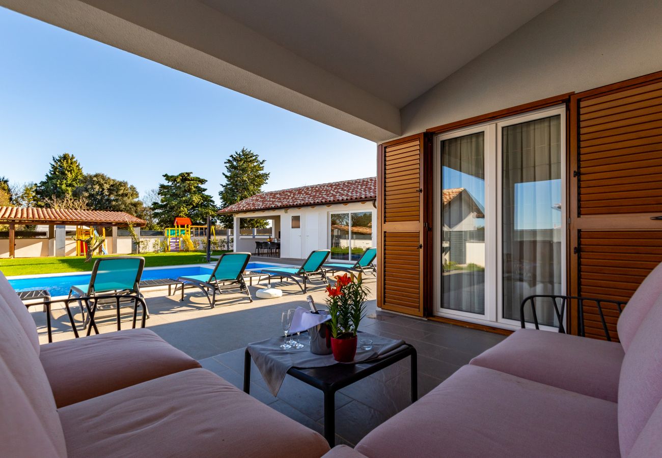 Villa in Šišan - Villa Alba Rossa near Pula for 6 people with private 50 m2 pool only 1 km from the beach
