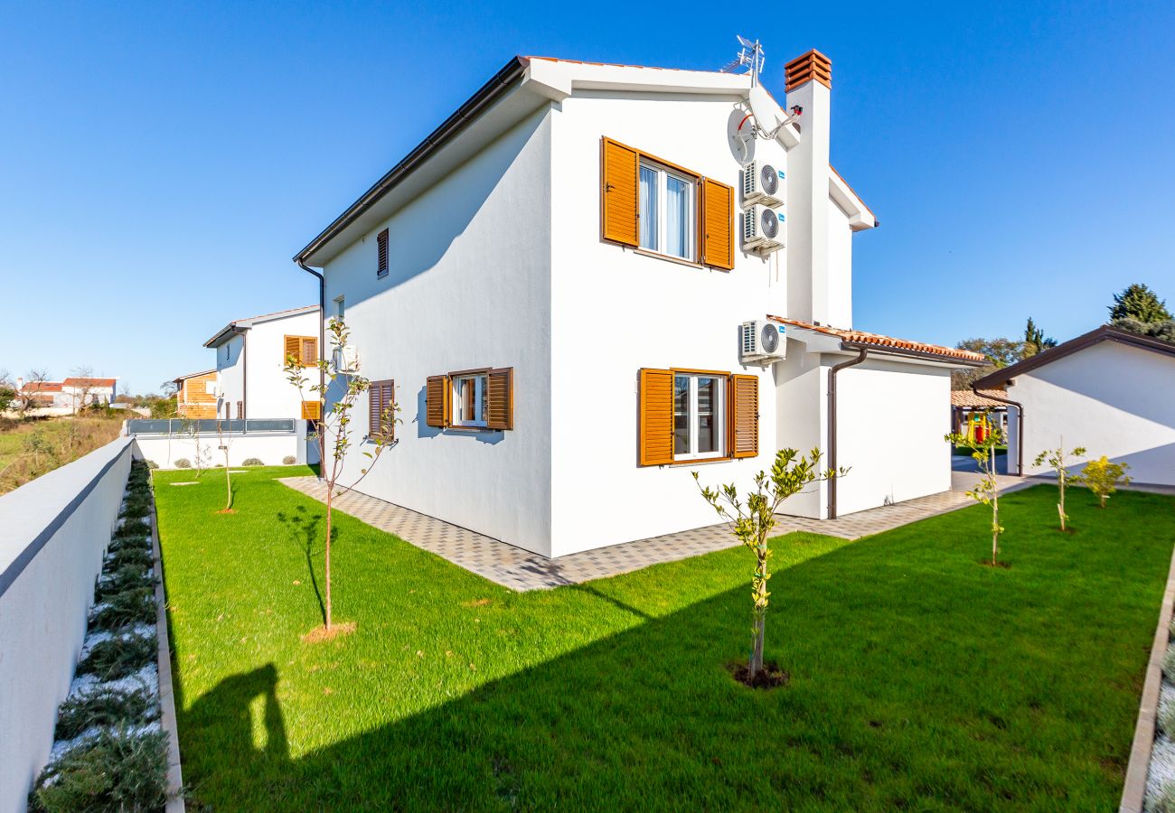 Villa in Šišan - Villa Alba Rossa near Pula for 6 people with private 50 m2 pool only 1 km from the beach