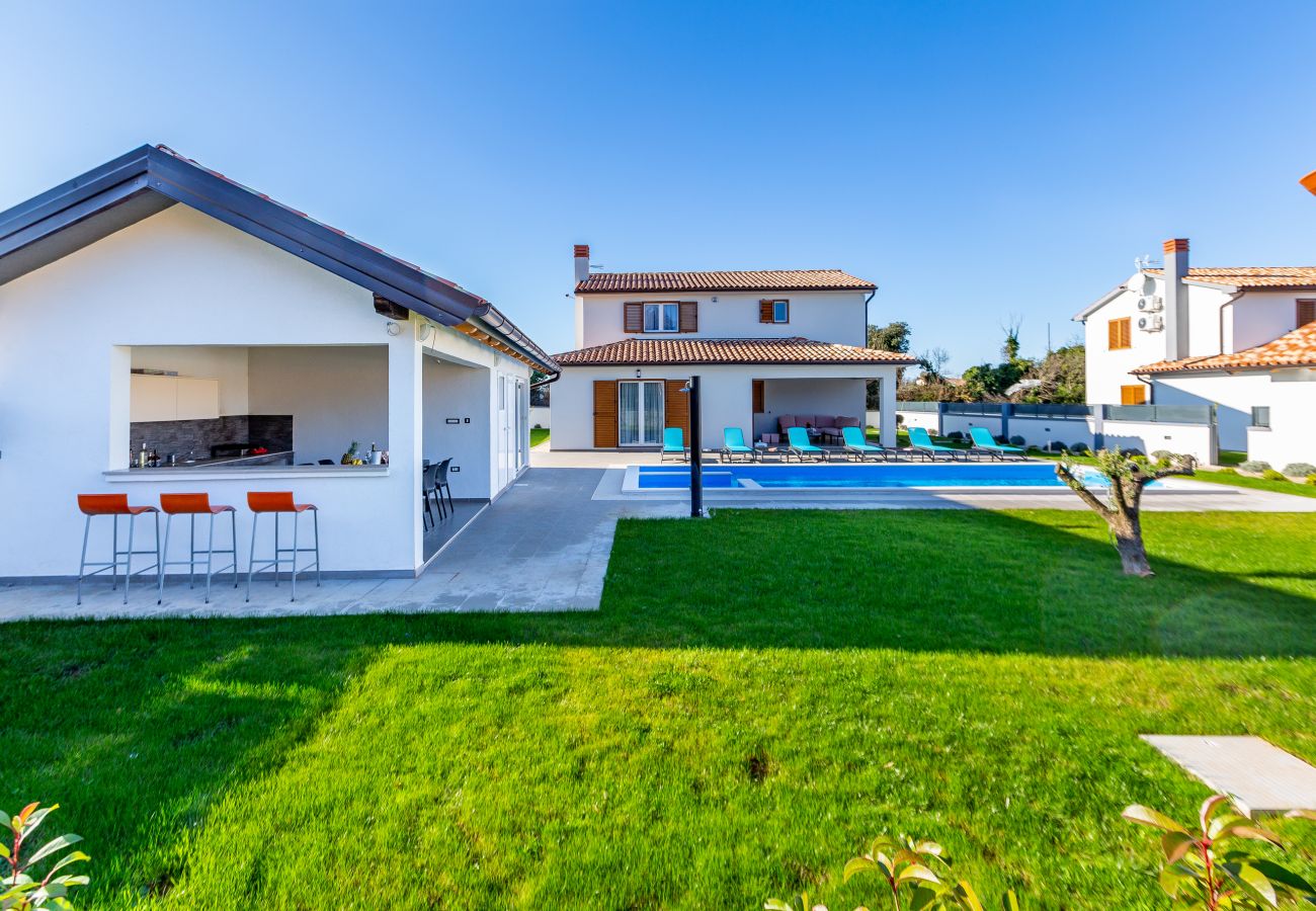 Villa in Šišan - Villa Alba Rossa near Pula for 6 people with private 50 m2 pool only 1 km from the beach