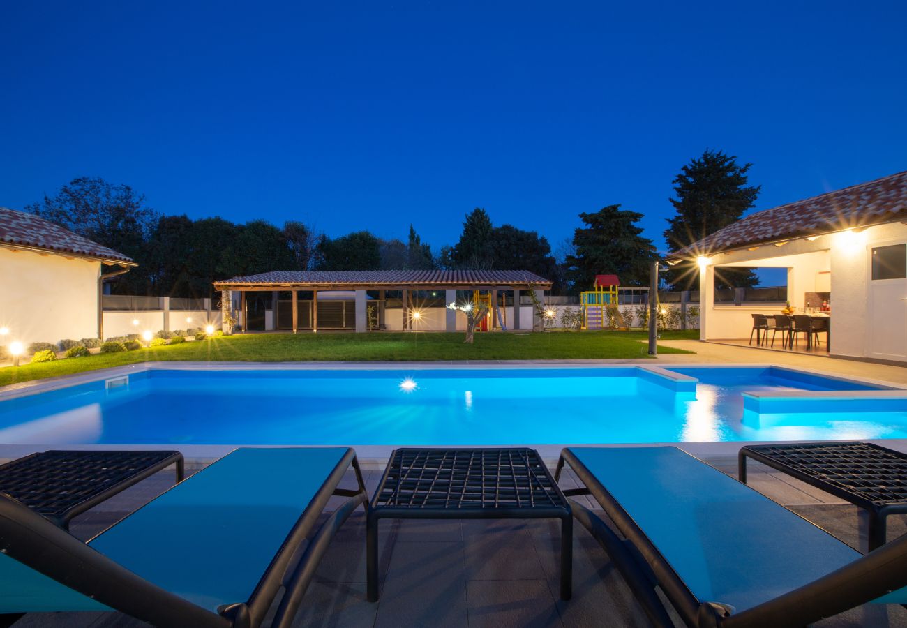 Villa in Šišan - Villa Alba Rossa near Pula for 6 people with private 50 m2 pool only 1 km from the beach