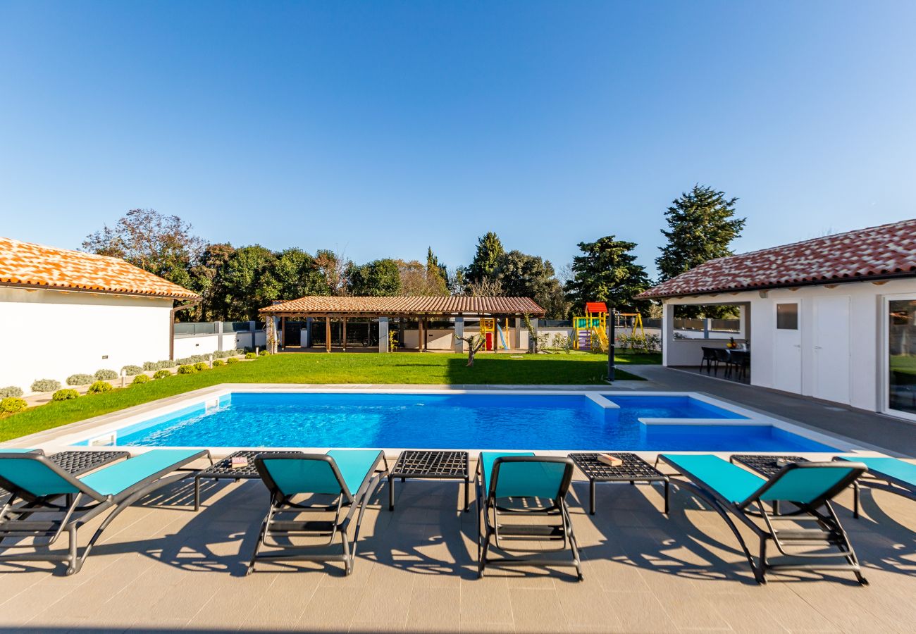 Villa in Šišan - Villa Alba Rossa near Pula for 6 people with private 50 m2 pool only 1 km from the beach
