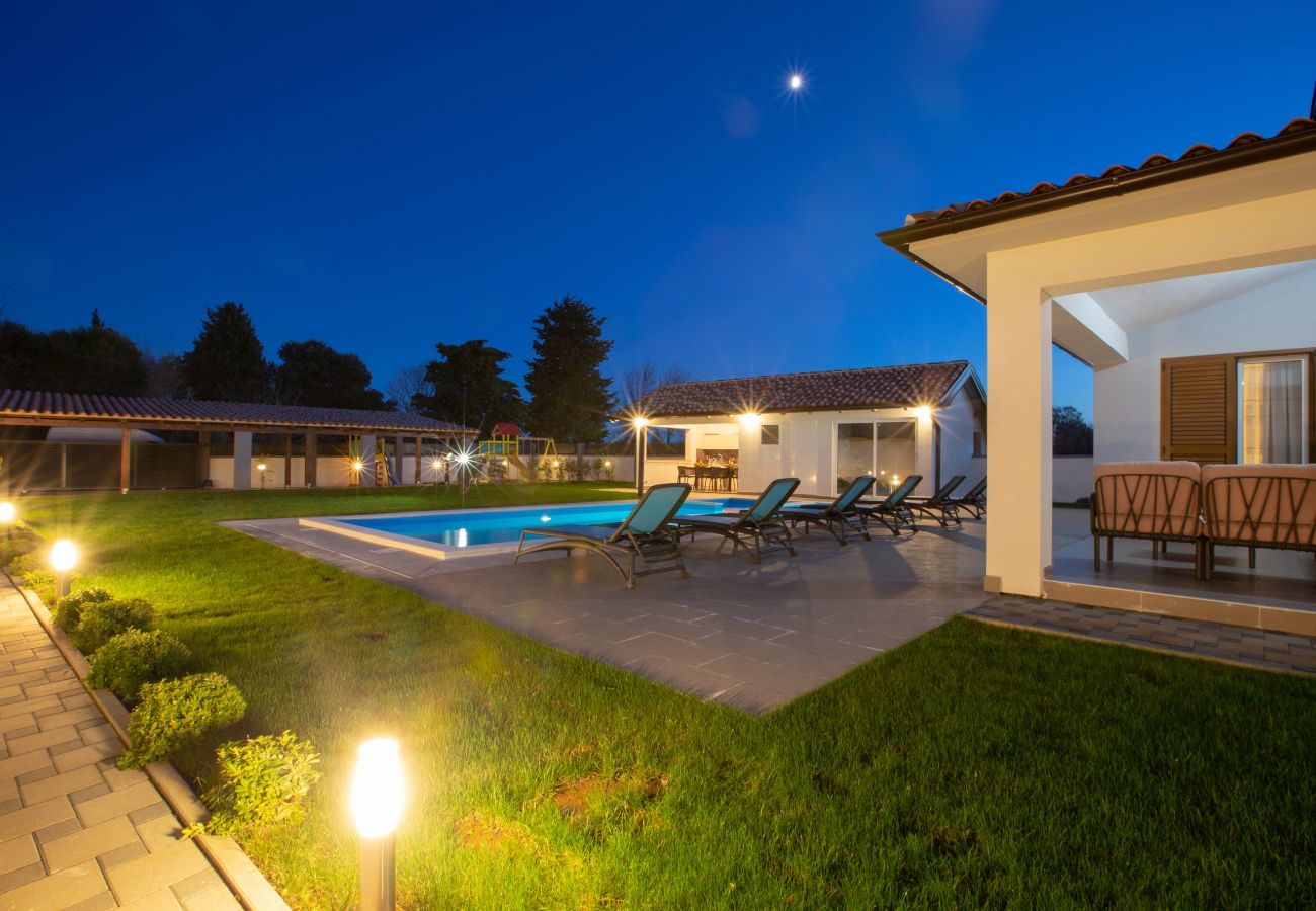 Villa in Šišan - Villa Alba Rossa near Pula for 6 people with private 50 m2 pool only 1 km from the beach