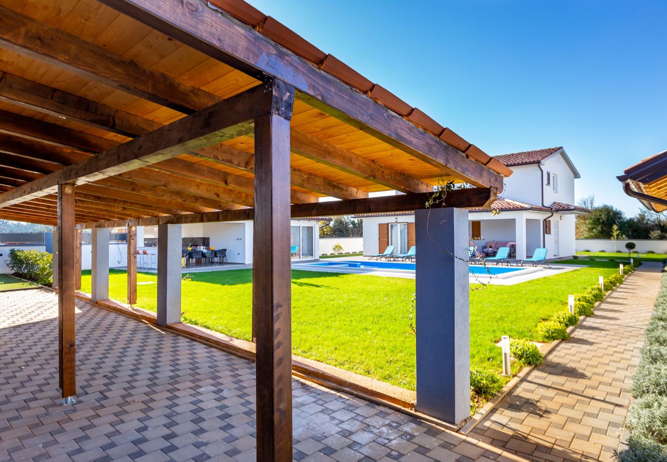 Villa in Šišan - Villa Alba Rossa near Pula for 6 people with private 50 m2 pool only 1 km from the beach