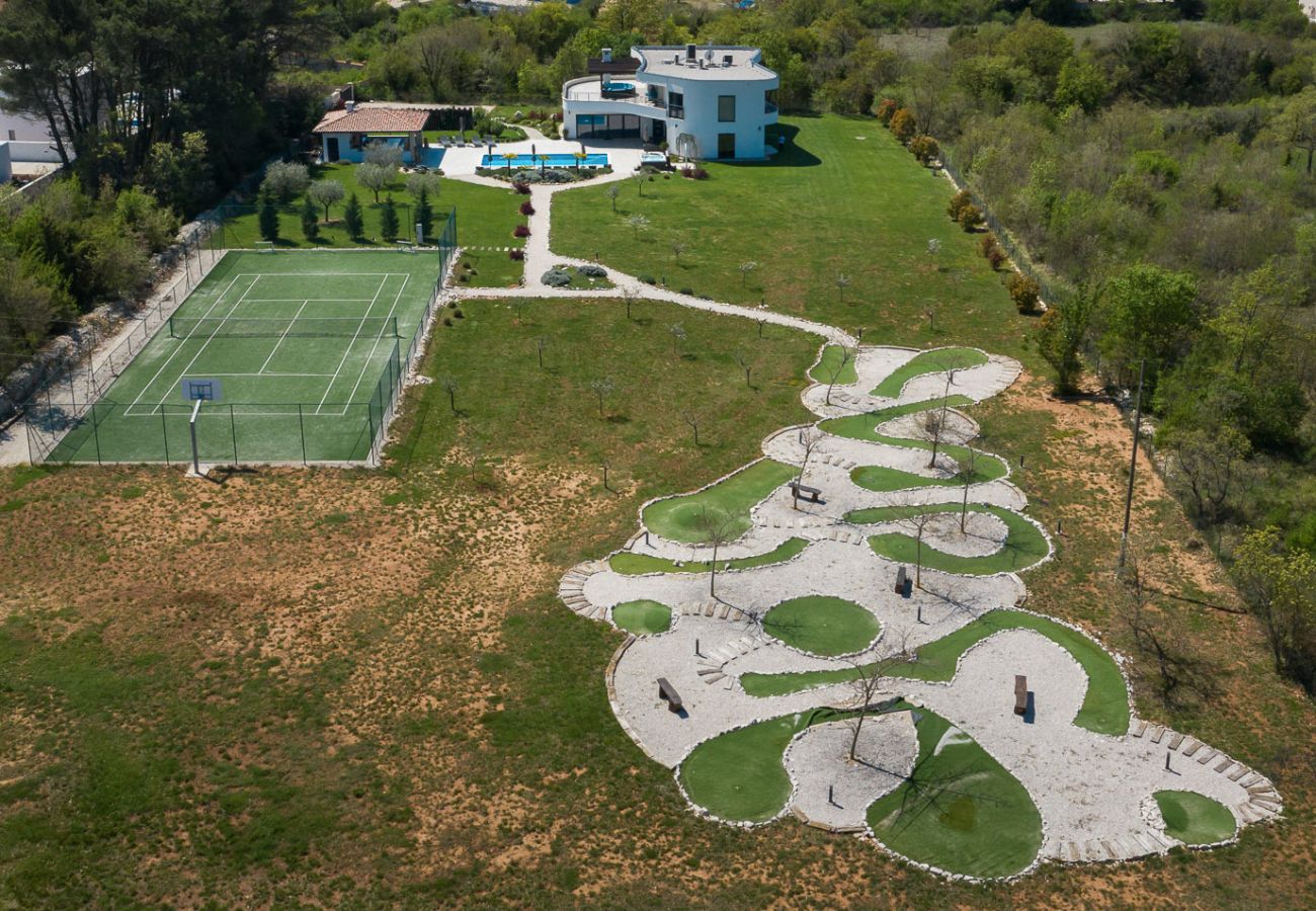 Villa in Juršici - Villa LaDominika for 14 people with wellness, tennis court, 50 m2 heated pool in Central Istria