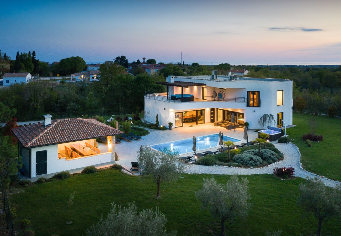 Villa in Juršici - Villa LaDominika for 14 people with wellness, tennis court, 50 m2 heated pool in Central Istria