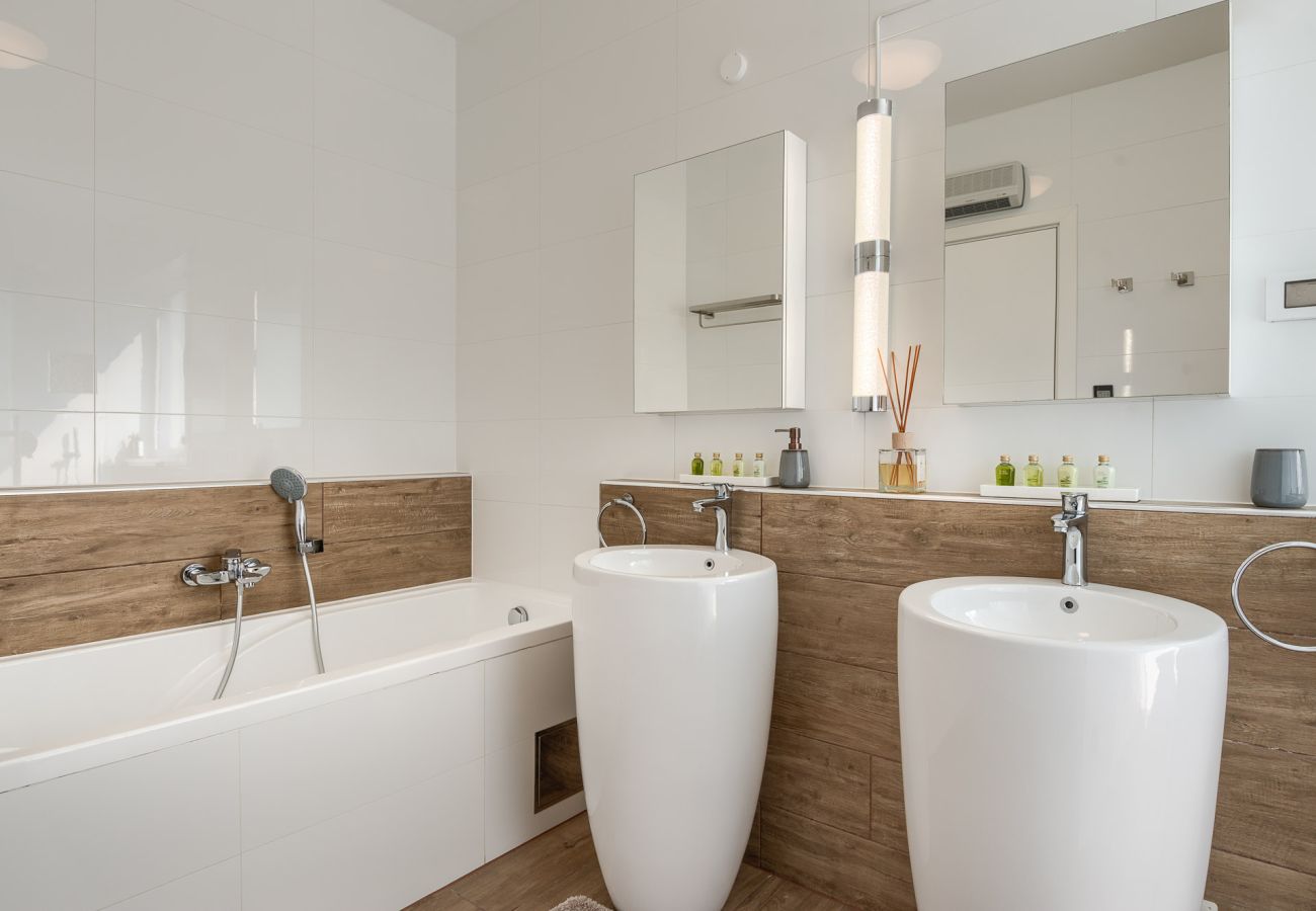 Villa in Juršici - Villa LaDominika for 14 people with wellness, tennis court, 50 m2 heated pool in Central Istria