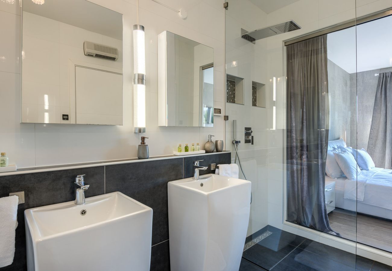 Villa in Juršici - Villa LaDominika for 14 people with wellness, tennis court, 50 m2 heated pool in Central Istria