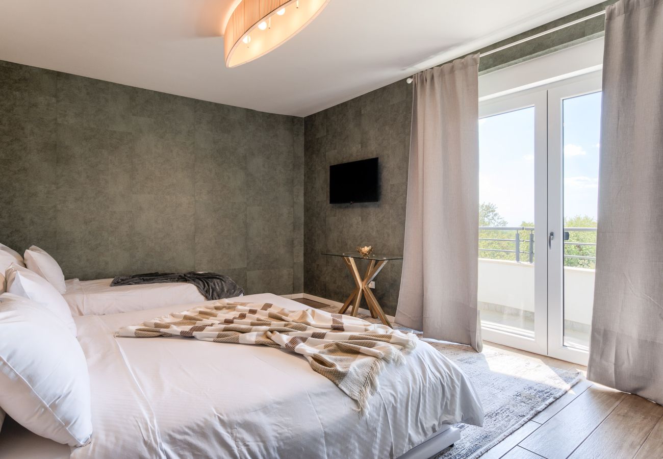 Villa in Juršici - Villa LaDominika for 14 people with wellness, tennis court, 50 m2 heated pool in Central Istria