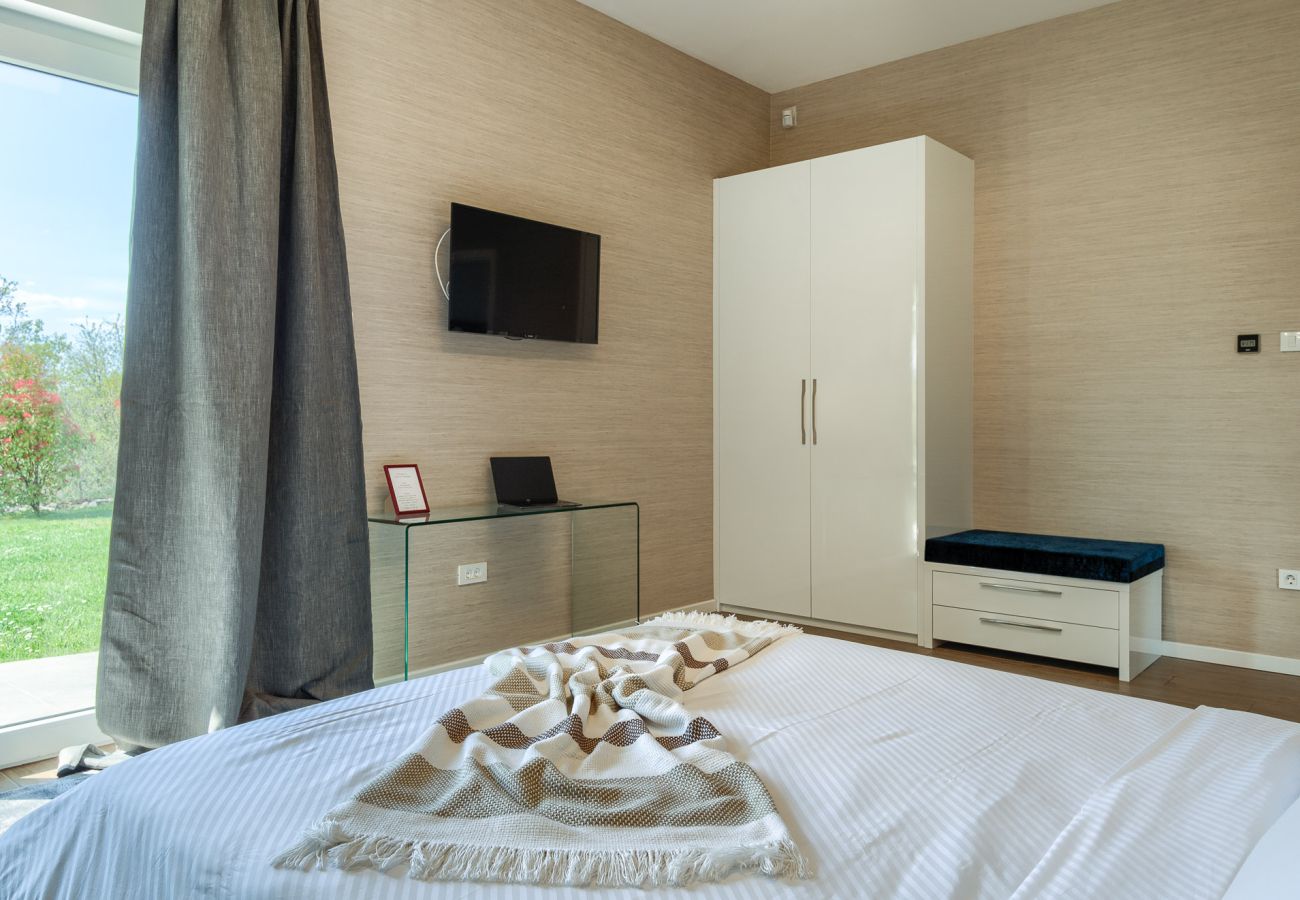 Villa in Juršici - Villa LaDominika for 14 people with wellness, tennis court, 50 m2 heated pool in Central Istria