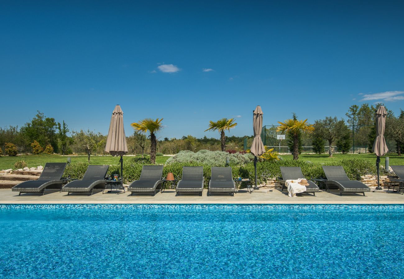 Villa in Juršici - Villa LaDominika for 14 people with wellness, tennis court, 50 m2 heated pool in Central Istria