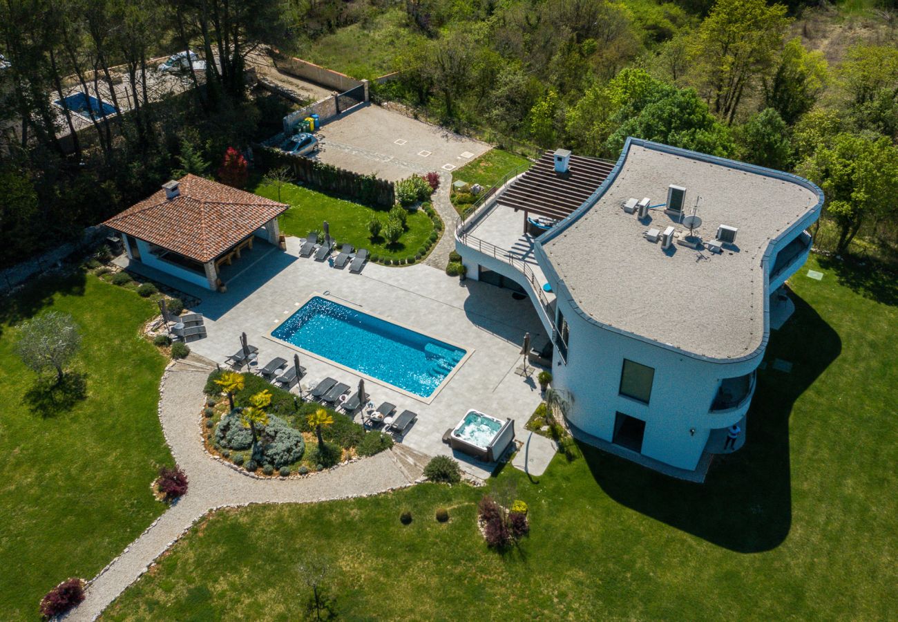 Villa in Juršici - Villa LaDominika for 14 people with wellness, tennis court, 50 m2 heated pool in Central Istria