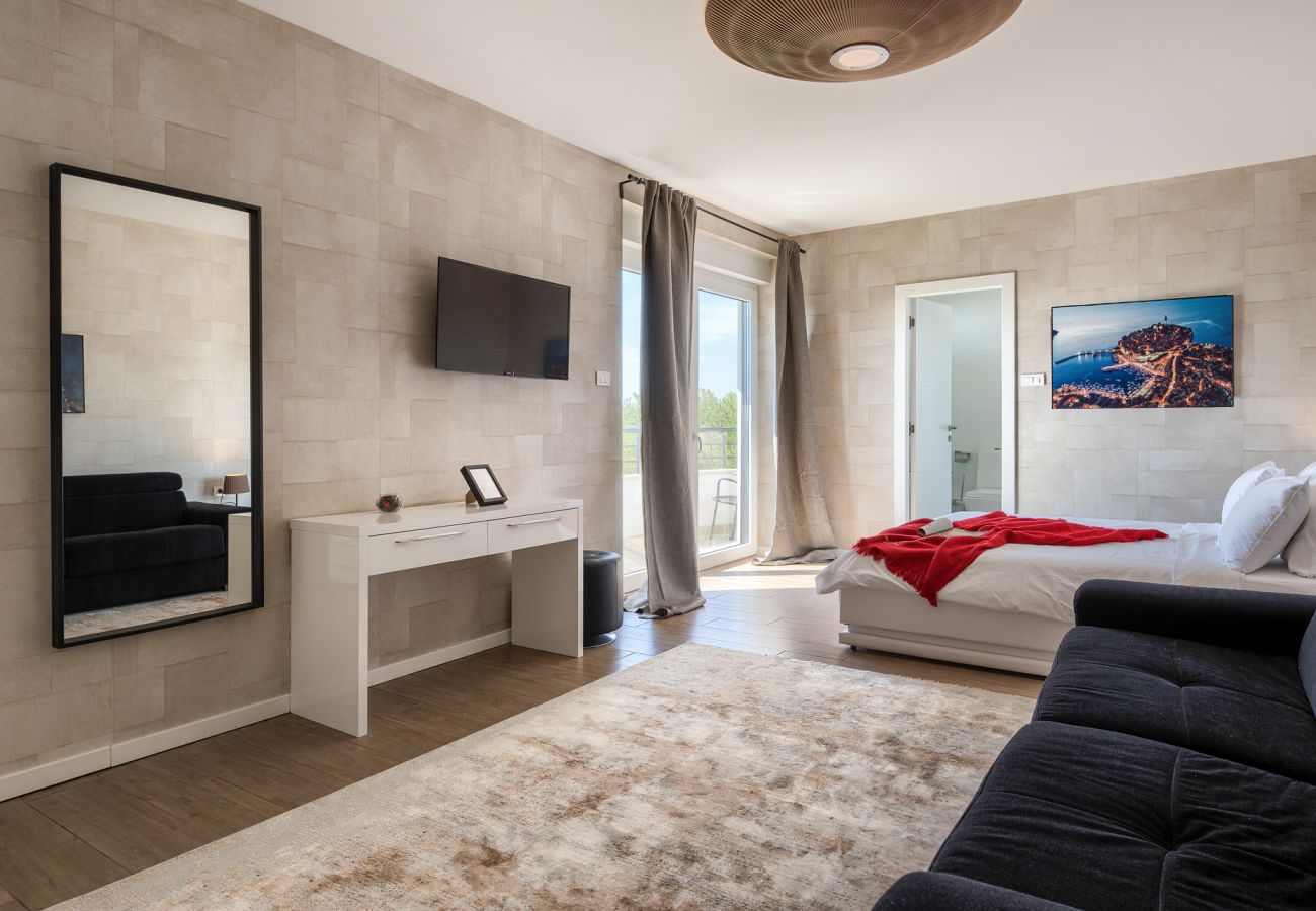 Villa in Juršici - Villa LaDominika for 14 people with wellness, tennis court, 50 m2 heated pool in Central Istria