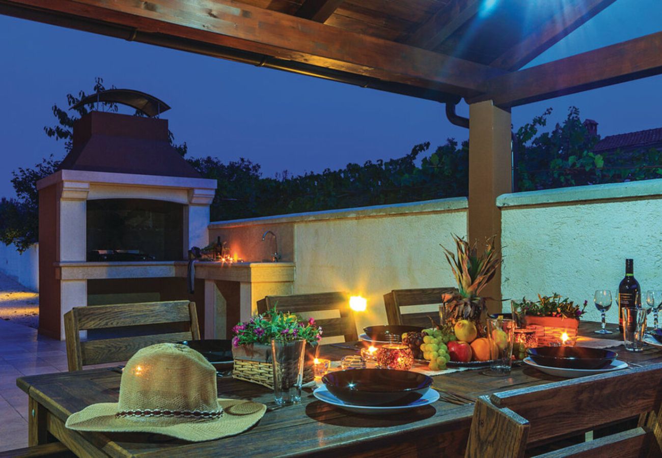 Villa in Filipana - Casa Filipana for 8 people near Pula with volleyball pitch and children playground