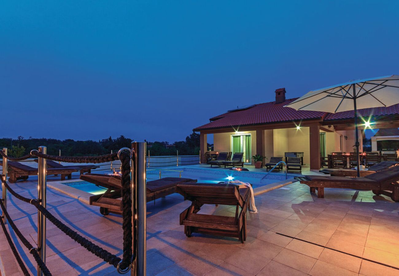 Villa in Filipana - Casa Filipana for 8 people near Pula with volleyball pitch and children playground