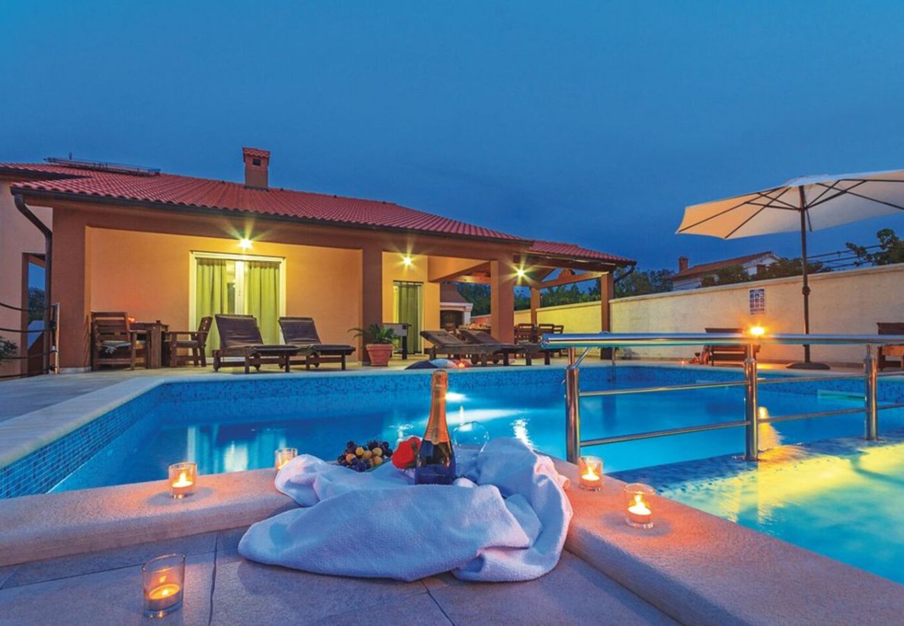 Villa in Filipana - Casa Filipana for 8 people near Pula with volleyball pitch and children playground