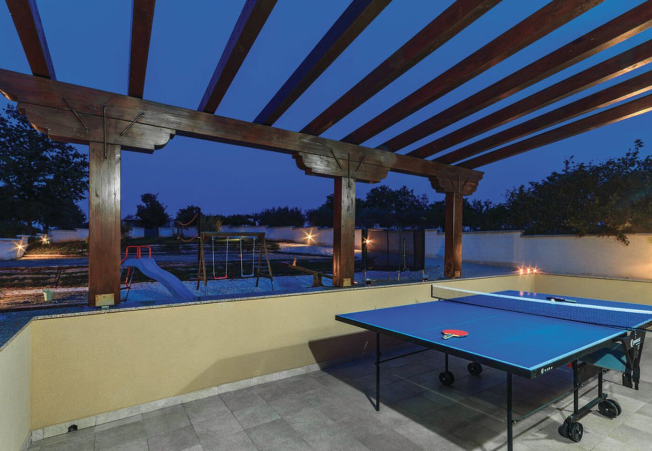 Villa in Filipana - Casa Filipana for 8 people near Pula with volleyball pitch and children playground