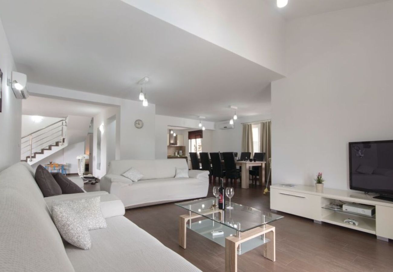 Villa in Filipana - Casa Filipana for 8 people near Pula with volleyball pitch and children playground