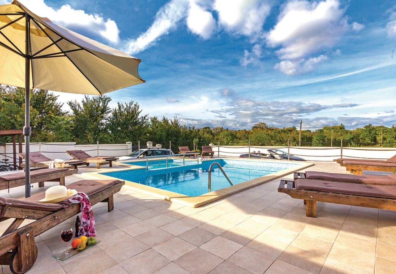 Villa in Filipana - Casa Filipana for 8 people near Pula with volleyball pitch and children playground
