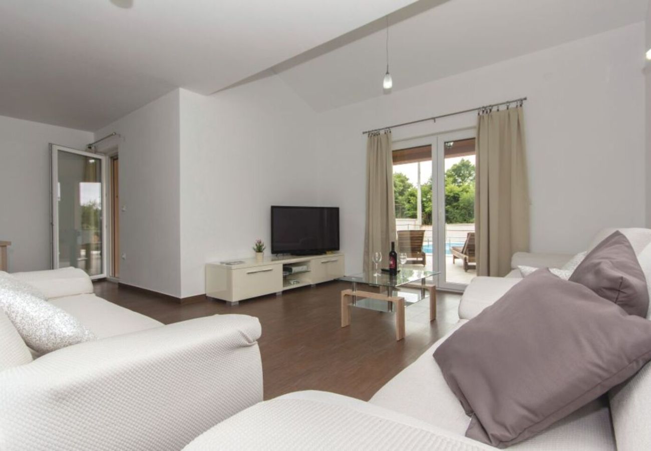 Villa in Filipana - Casa Filipana for 8 people near Pula with volleyball pitch and children playground