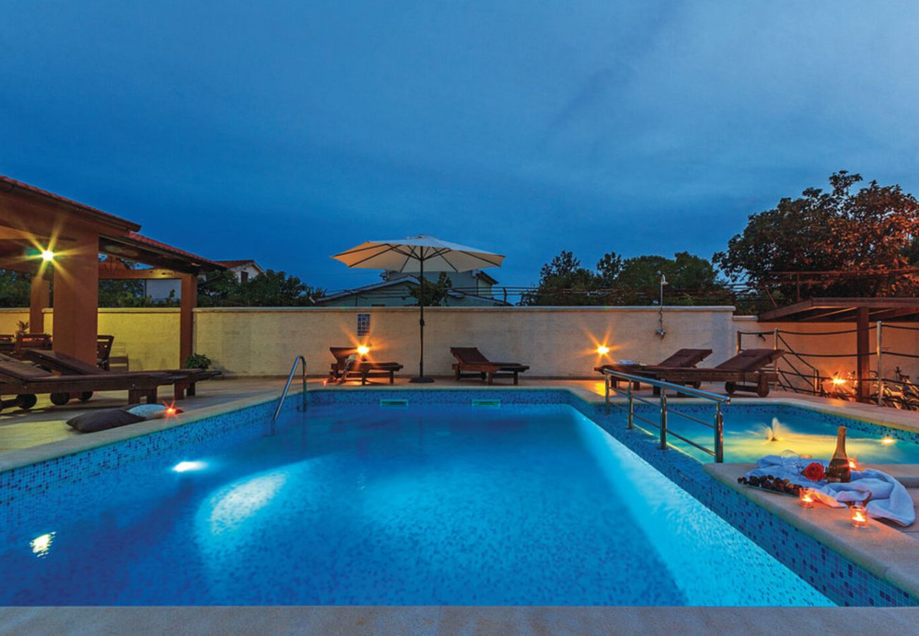 Villa in Filipana - Casa Filipana for 8 people near Pula with volleyball pitch and children playground