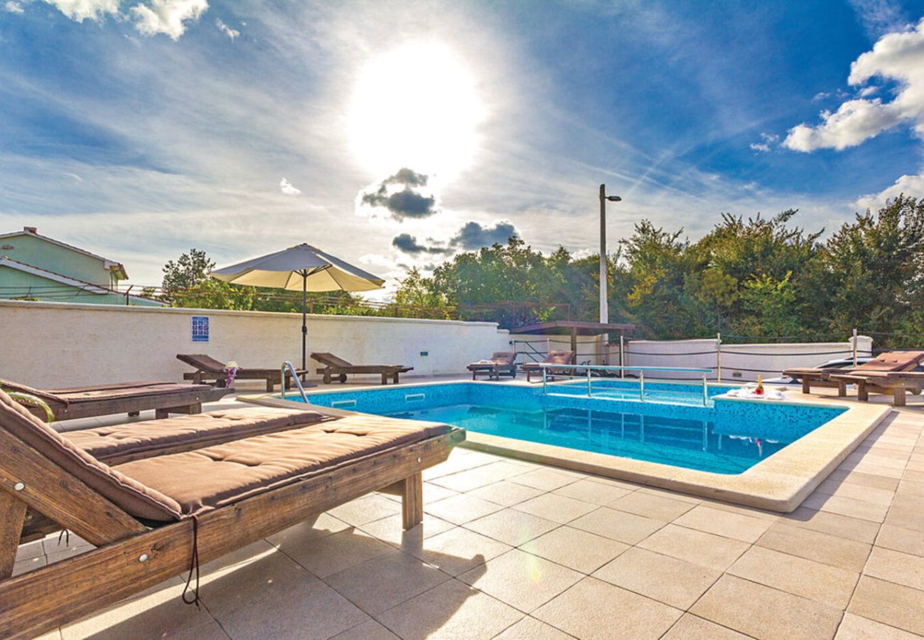 Villa in Filipana - Casa Filipana for 8 people near Pula with volleyball pitch and children playground