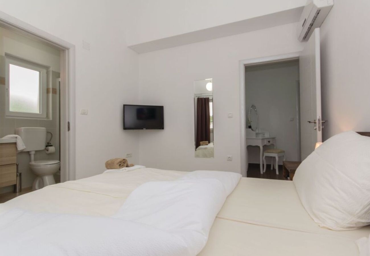 Villa in Filipana - Casa Filipana for 8 people near Pula with volleyball pitch and children playground