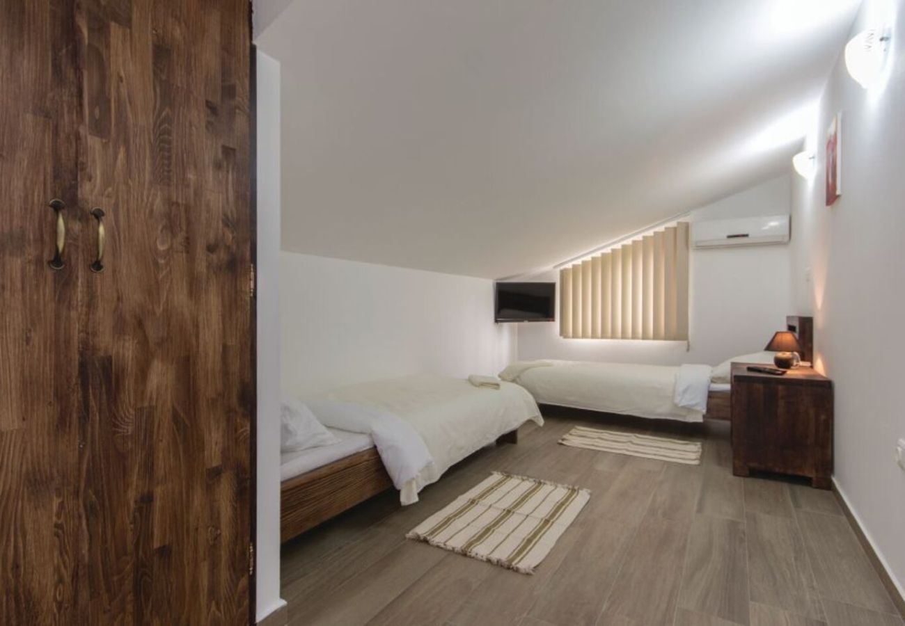 Villa in Filipana - Casa Filipana for 8 people near Pula with volleyball pitch and children playground