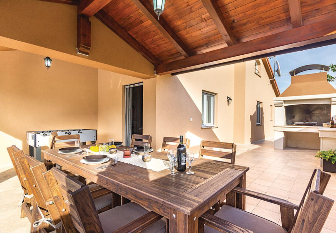 Villa in Filipana - Casa Filipana for 8 people near Pula with volleyball pitch and children playground