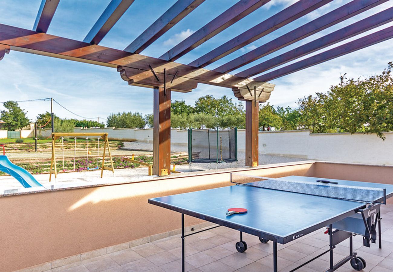 Villa in Filipana - Casa Filipana for 8 people near Pula with volleyball pitch and children playground
