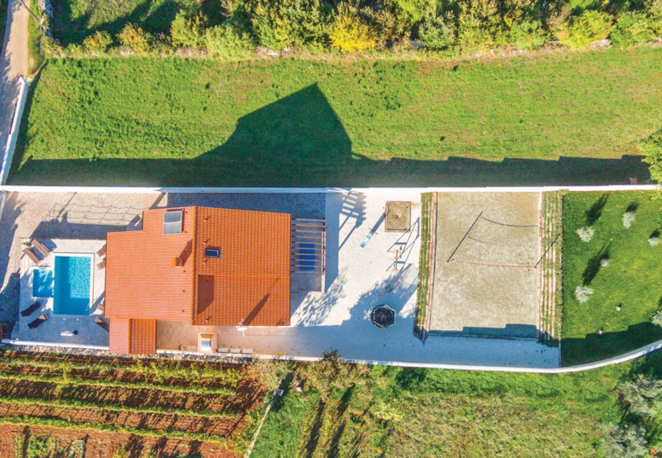 Villa in Filipana - Casa Filipana for 8 people near Pula with volleyball pitch and children playground