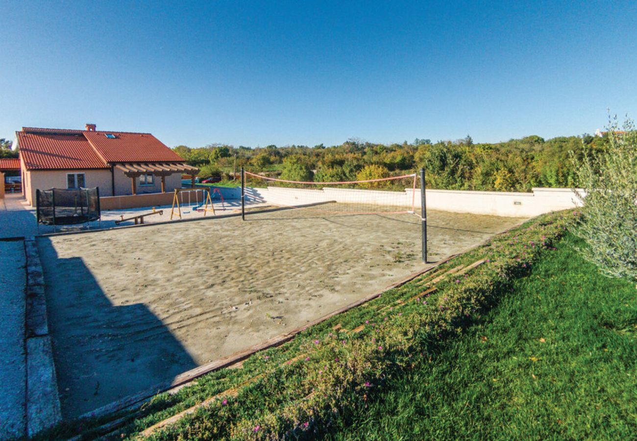 Villa in Filipana - Casa Filipana for 8 people near Pula with volleyball pitch and children playground