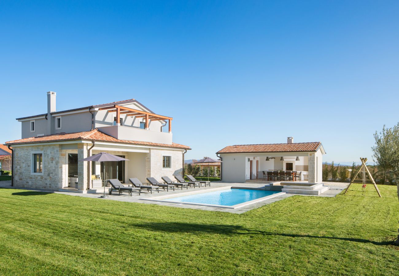 Villa in Divšici - Villa Korat for 8 people in Central Istria with 49 m2 pool, sauna & children playground